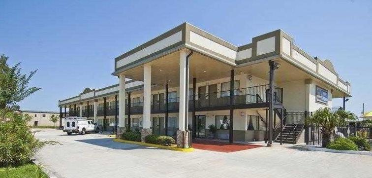 Days Inn By Wyndham Gonzales Exterior photo